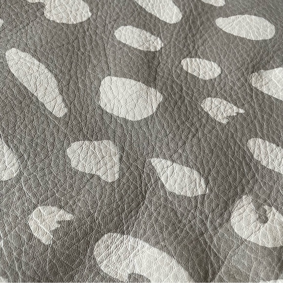 CLARE V. Grey and White Jaguar Clutch - Picture 4 of 6